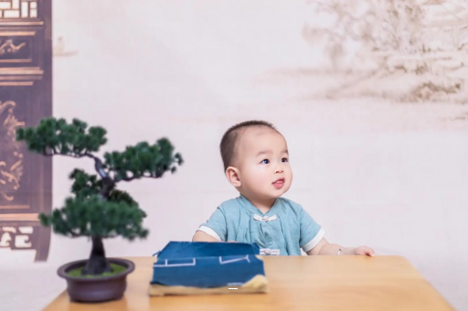 淇县宝宝摔到头第五天吐了 淇县宝宝摔到头第五天吐了